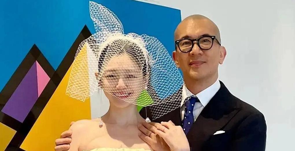 大S离世192小时后，一双儿女踏上迢迢回京路