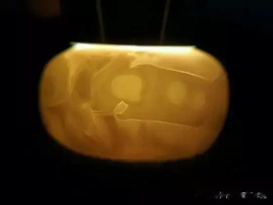 老哥别逗我，好好的蜜蜡没磕没碰咋就裂了？