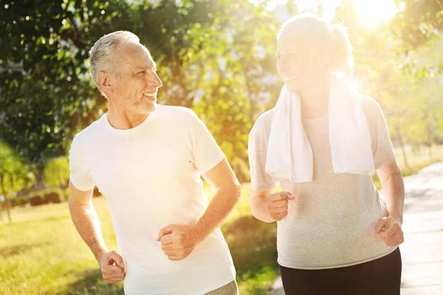 运动时间越长越好？很多人想错了，3个年龄段，要当心过度运动