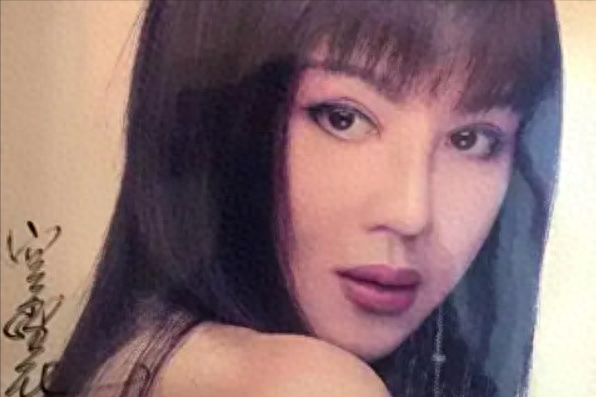 她被誉为中国第一美妇,为显年轻28年不近男色,如今66岁状态惊人