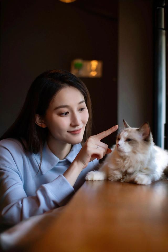 孙杨老婆张豆豆晒健身照,身材匀称气质满分 网友:自律的女生真美