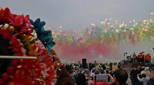 大量无人机坠海！蔡国强本人回应，赵丽颖、佟丽娅等明星相继发文