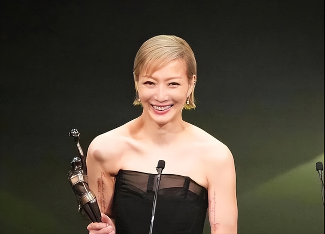 “以瘦为美”真的好看吗?明星们为了好看,个个都“骨瘦如柴”