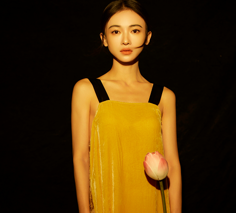 光速和好!周也和六公主碰拳拿糖,网友:一夜之间懂得了人情世故