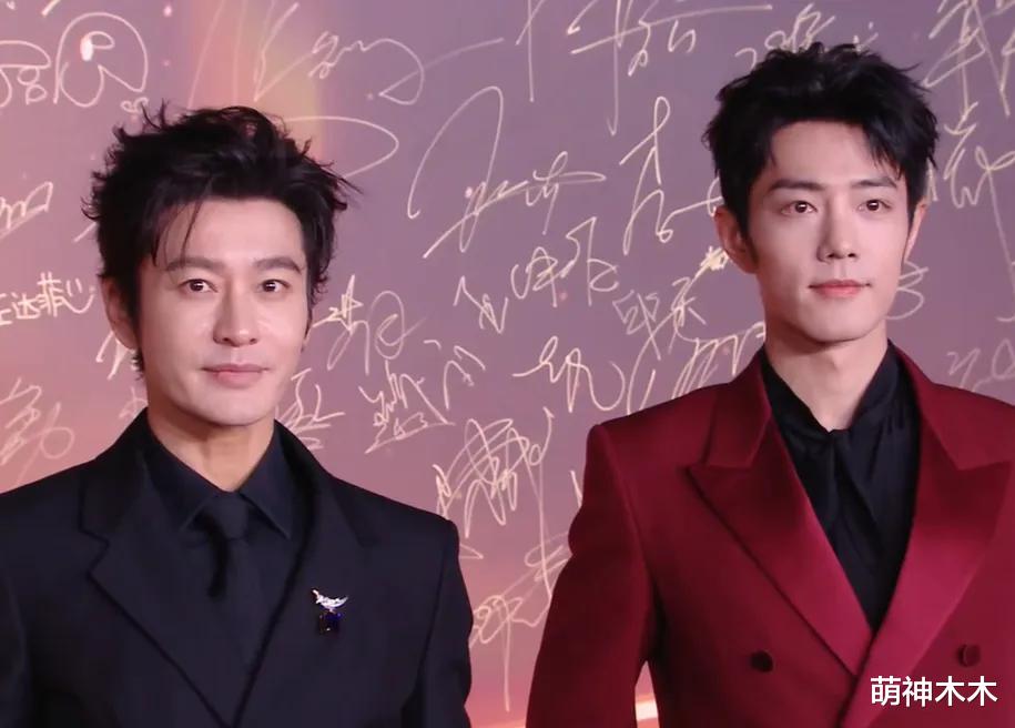 微博之夜红毯生图来了！赵丽颖挤出双下巴，杨紫瘦了，关晓彤脸肿