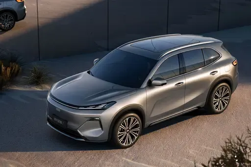 要买车的先等等，吉利这台全新SUV，百公里油耗低于5L