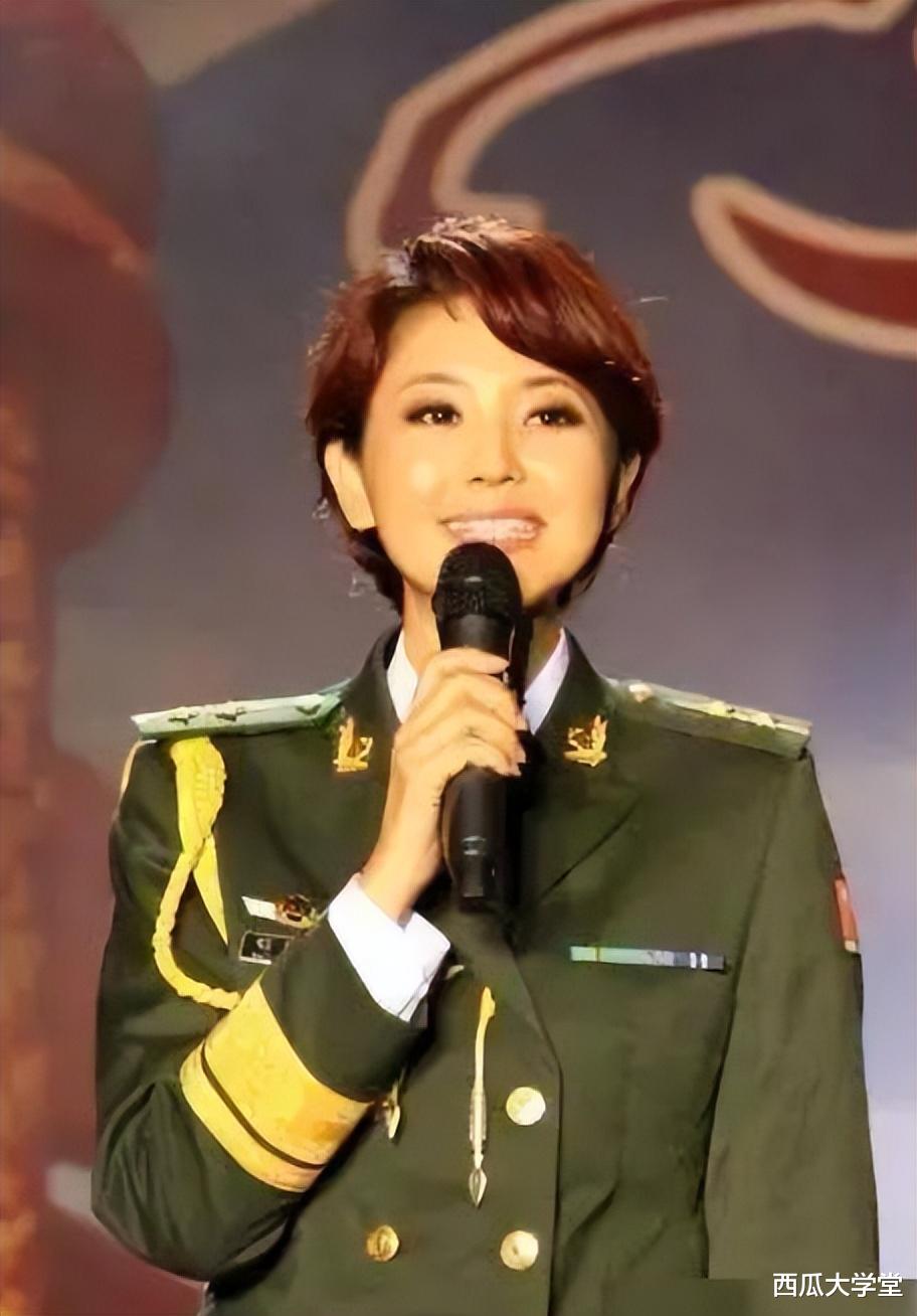 央视“一姐”方琼的消失,是整个主持界的悲哀和损失