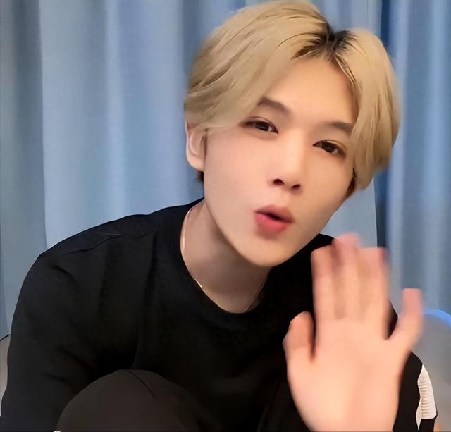 目不识丁、一肚子草包,是什么人捧红了这些跳梁小丑?