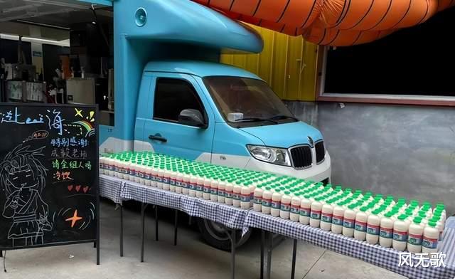 成毅自费请剧组喝“平价”饮料,引发网友热议“抠门还是真诚”!