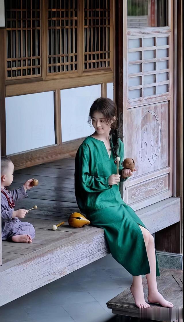 赵丽颖最新写真曝光：优雅与力量并存，网友惊艳不已！