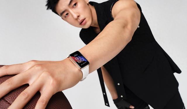 百元价格,旗舰体验!Redmi手环3将发布