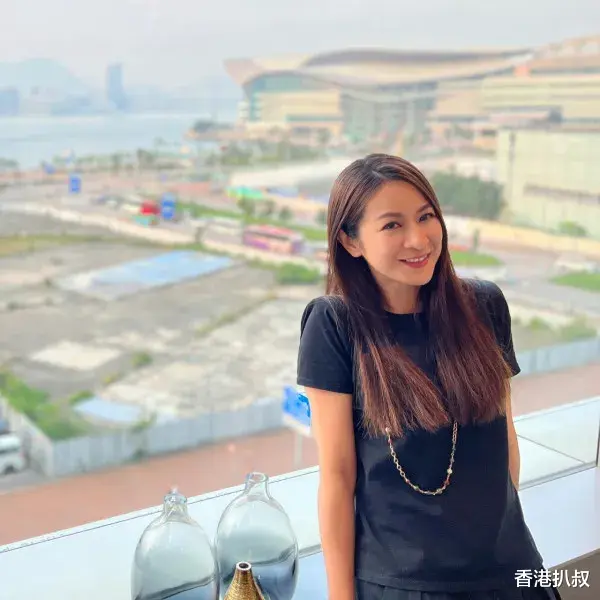 45岁前TVB「御用丫鬟」不甘跑龙套离巢北上做政协　忽然富贵感情仍空白！