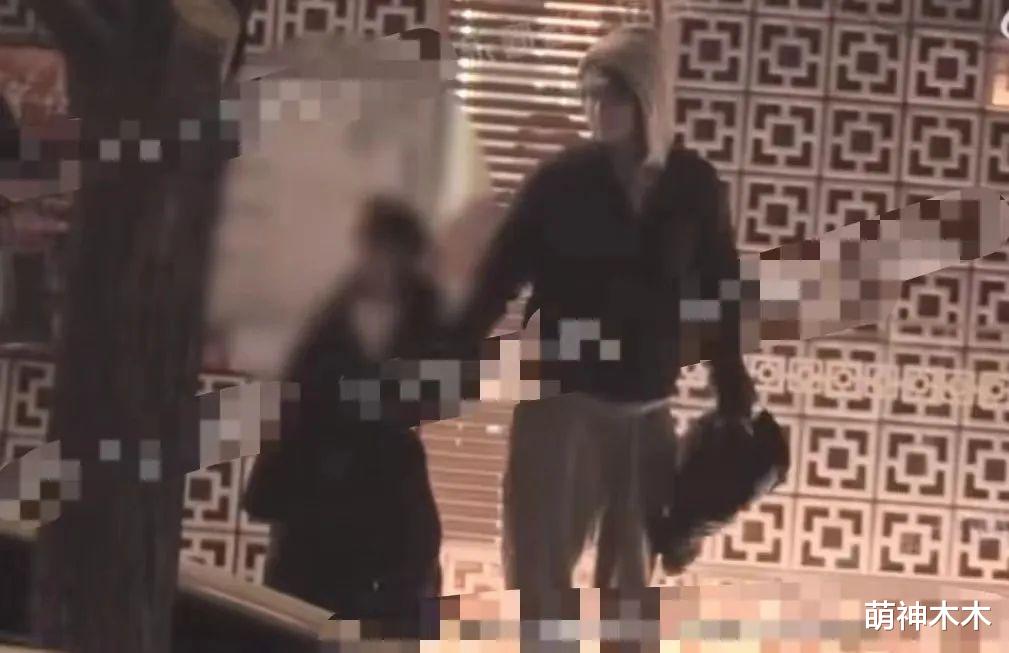 孙怡深陷小三风波,董子健带女儿聚餐曝光,网友质疑被拉来挡枪