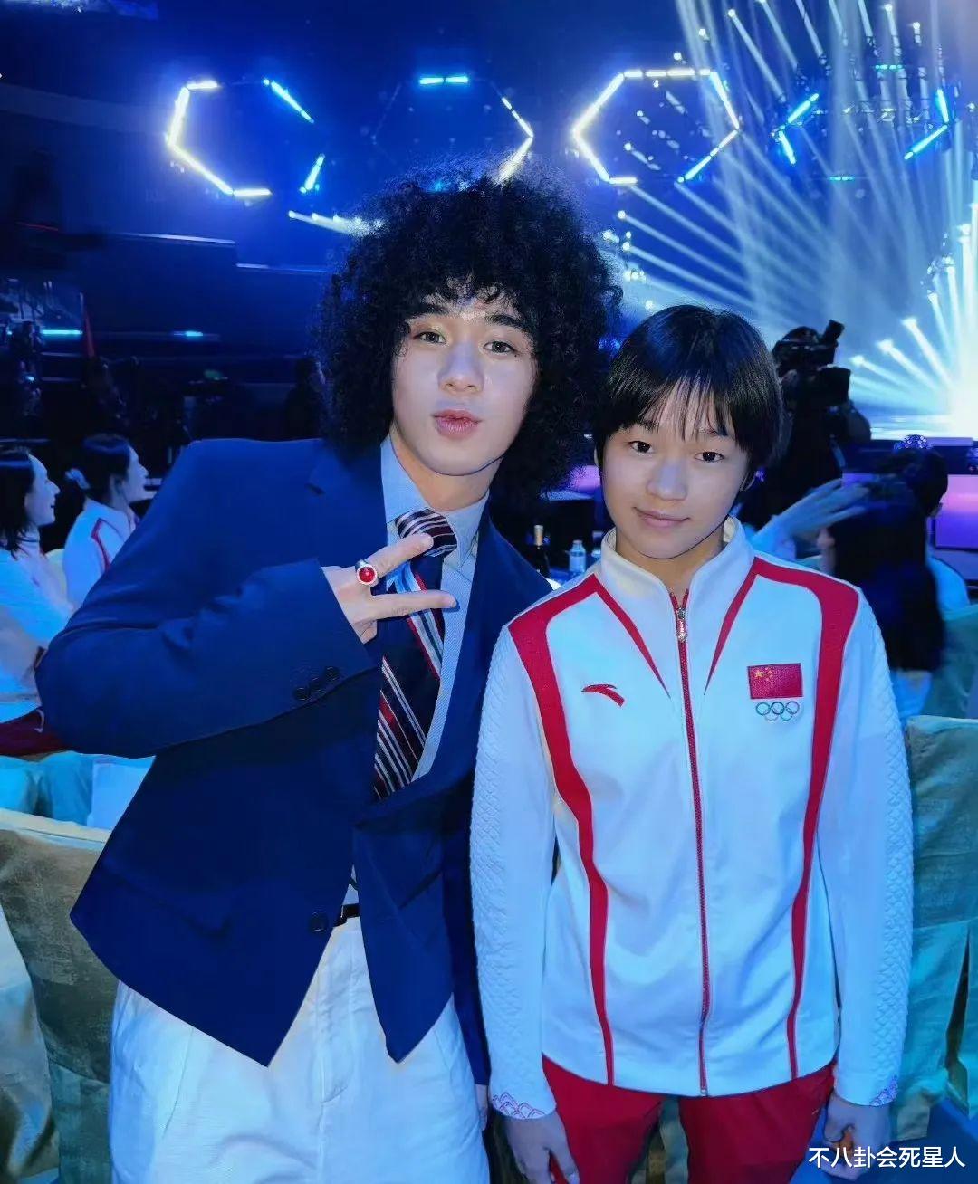 看到成龙和张译在全红婵面前的表现,才发现华少的话有多“打脸”