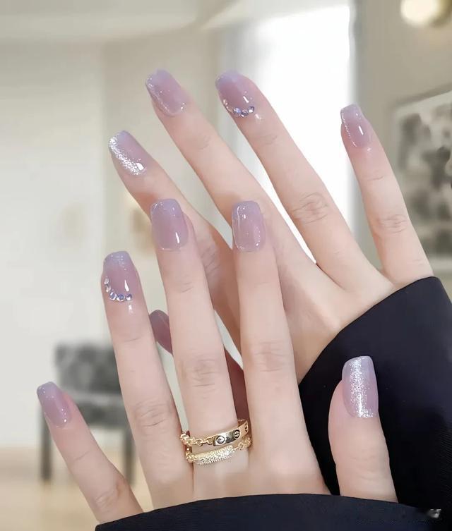 超有韵味的紫色美甲