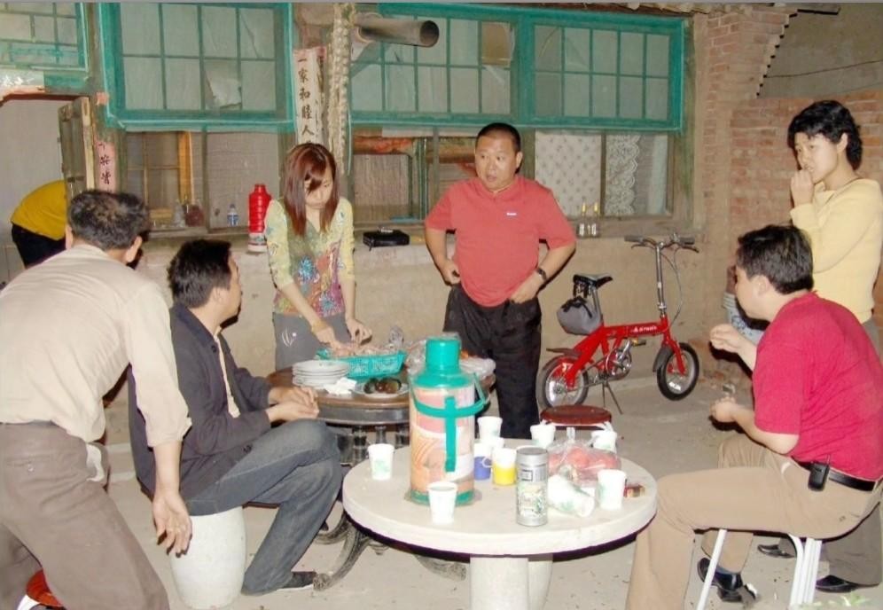 郭德纲老师是否也怀念:当初那个在大院里面,笑容灿烂的自己?