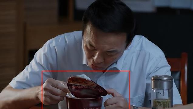 简直笑掉大牙,《我是刑警》这几处穿帮镜头,一个比一个离谱