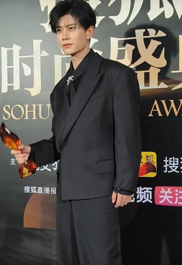 北京这晚，柳岩的背真白，程潇腰好细，张雨绮的腿有点短