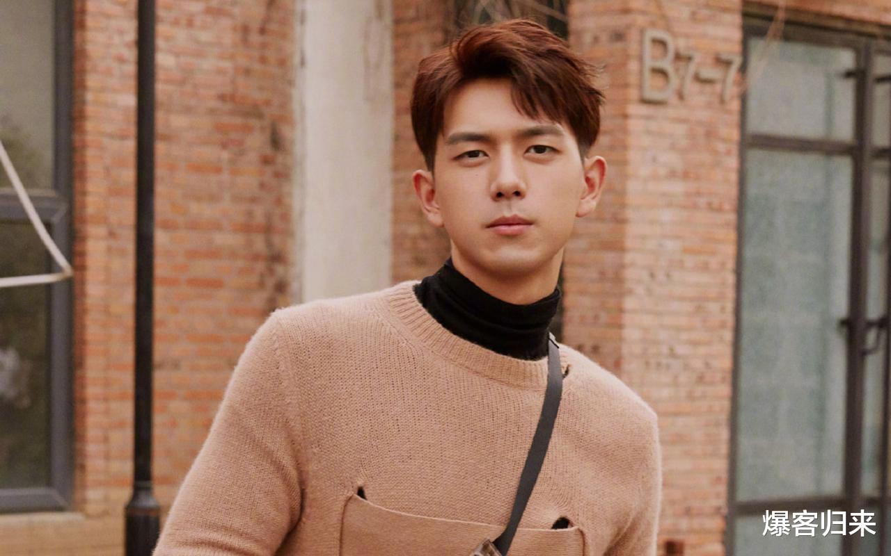 李现微博文案引发热议，网友争议：是抄袭还是巧妙引用？