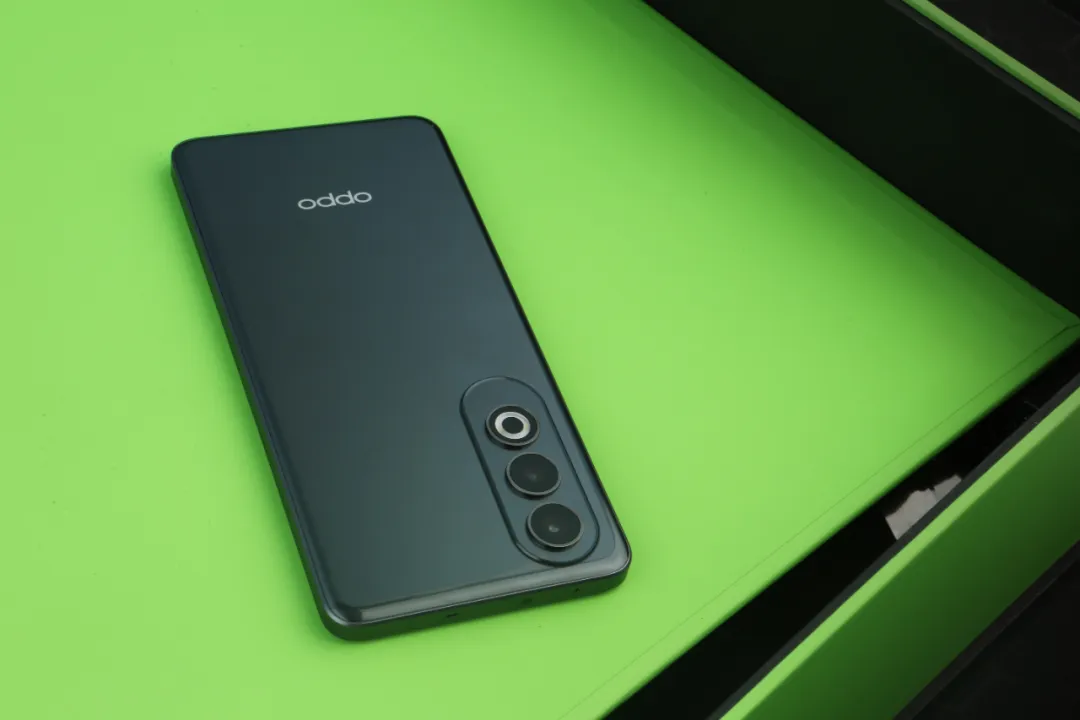 金刚之躯与超级续航再添佳作｜OPPO K12 Plus再造“国民手机”