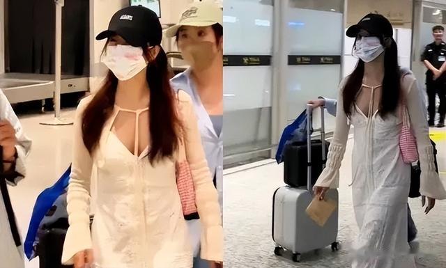 44岁蔡依林机场亮相，大秀傲人深V长腿，小身段依旧魔鬼身材