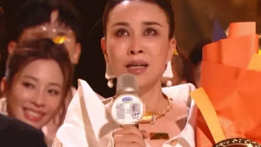 70岁香港歌后炮轰那英：敢拿冠军是自取其辱，不听听自己在唱什么！