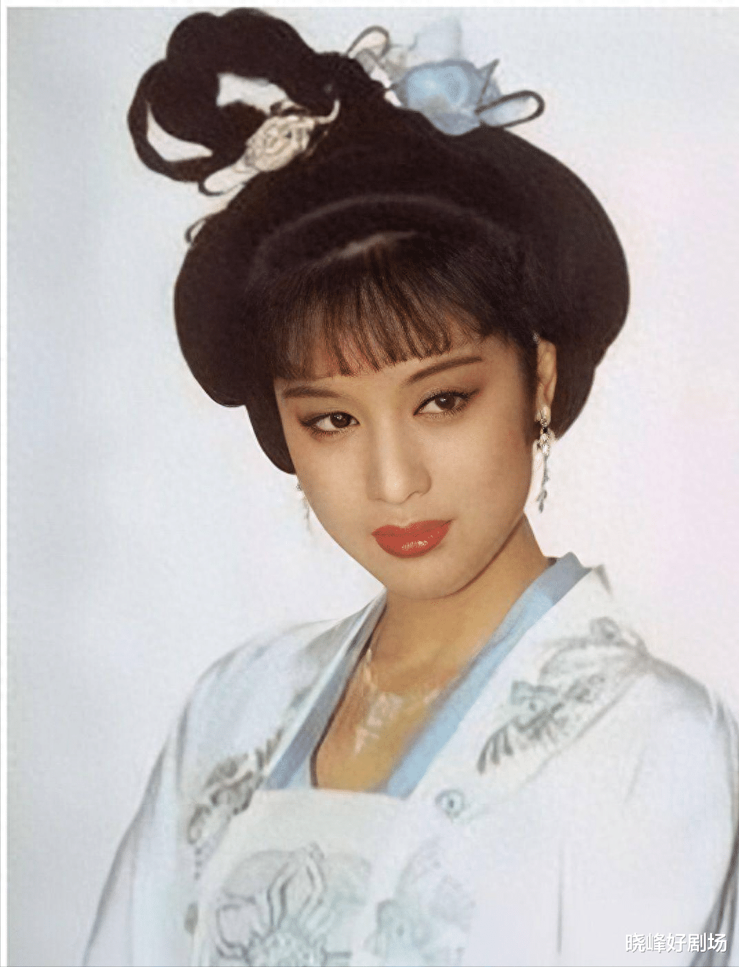 她因太美被导演收入囊中，同居27年却不结婚，无儿无女临终后悔了