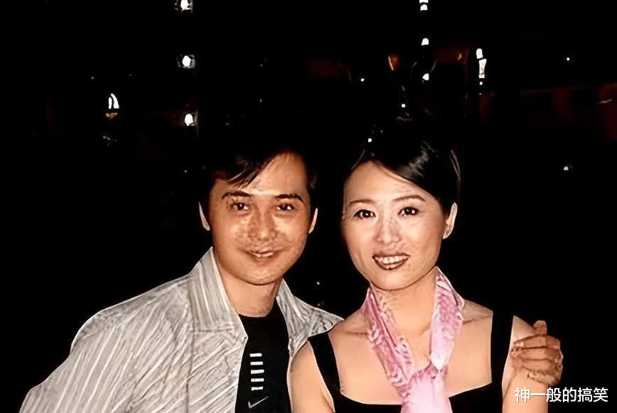 他长得帅有演技,不顾一切娶大15岁妻子,夫妻恩爱至今未生育