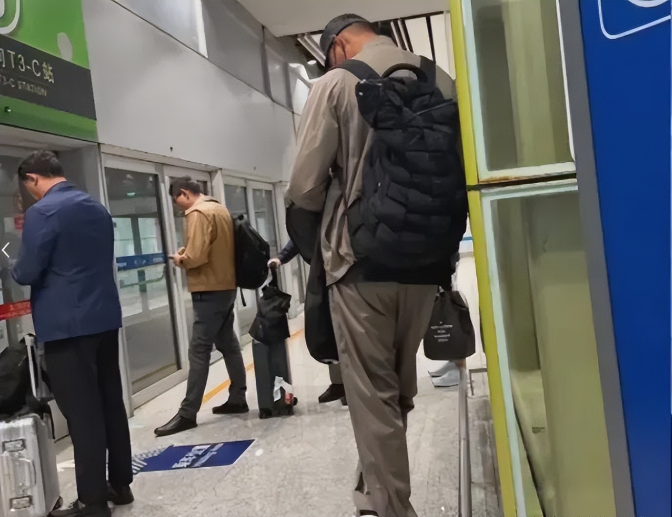 大反转!易建联没事了,TCL发文力挺,乔姐闺蜜曝猛料背刺好友