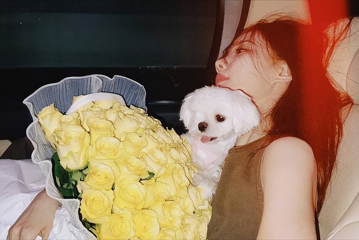 33 岁李一桐七夕晒合照引发的热议