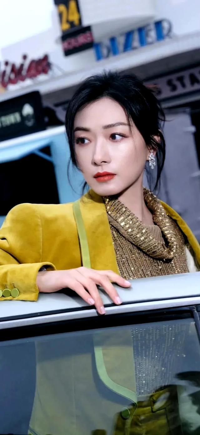 没见过这么漂亮的颜,短发干练长发柔美,万茜是真的美不胜收啊