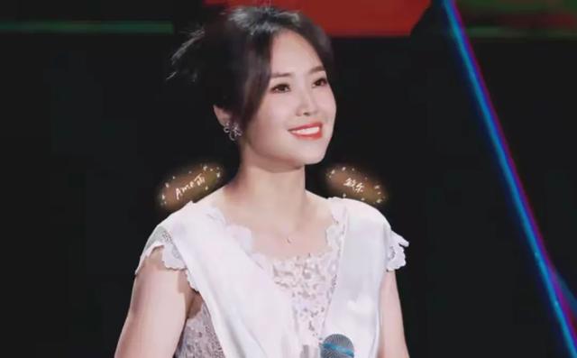 云朵在头条首页把刀郎的五首歌标注为自己的“代表作”