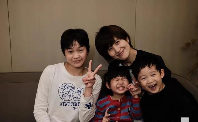 许昕晒照庆祝结婚8周年，夫妻甜蜜同框，幸福满满！