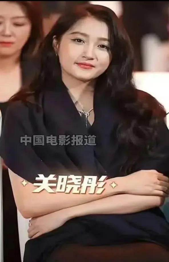 26岁关晓彤最新状态令人震惊,看上去老了十岁?发福脸被质疑怀孕