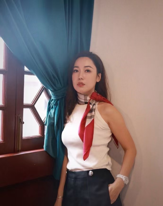 TVB前女星低调签约内地公司,新剧亮相央视黄金段,演技备受好评