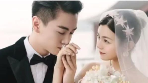 被曝与陈晓婚变后，陈妍希现身新剧开机发布会，面容憔悴无笑容！