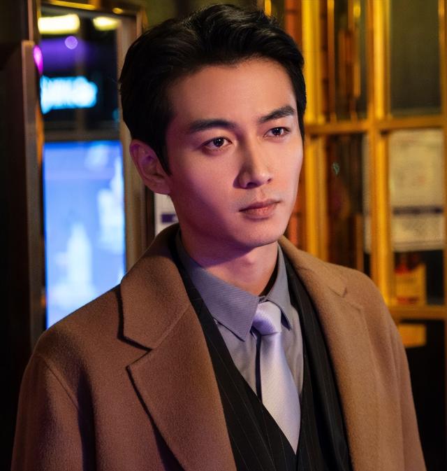 陈妍希父亲去世三天后，再看没参加葬礼的陈晓，无情无义的不是他