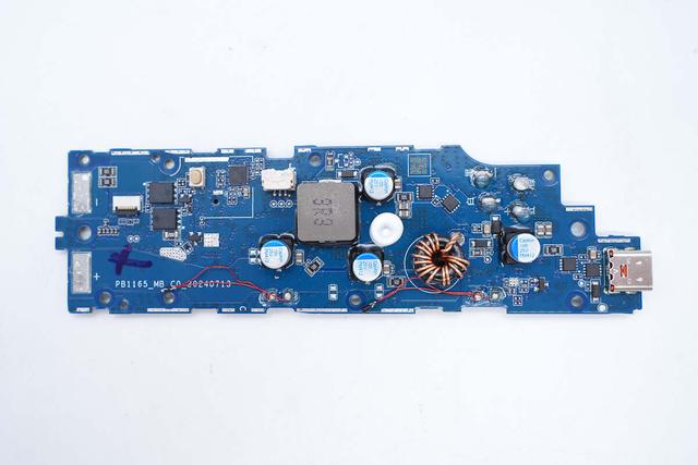 支持65W PD快充和120W小米快充，小米165W自帶線充電寶拆解