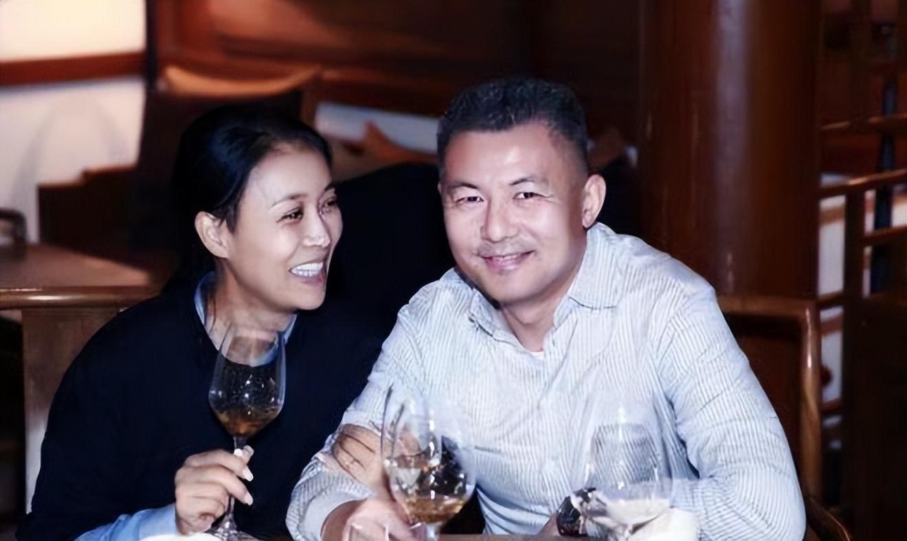 抛弃刚出生的儿子,白睡那英10多年,19年过去了,他过得怎么样?