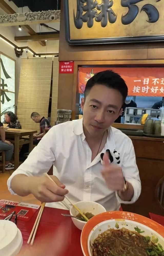 汪小菲的麻六记“苍蝇事件”,大S一方可能搬起石头砸了自己的脚