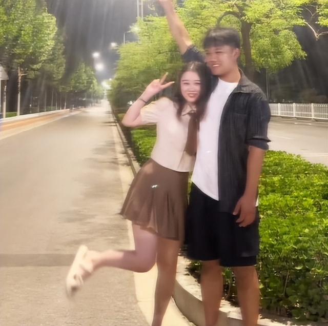 谢清帅晒女友正脸照,被质疑为工作室开业做预热,女友暴涨12万粉