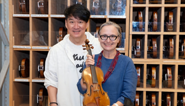 周华健夫妇被嘲笑如母子：结婚38年，被劝离开