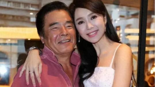 六位妻子每月零花钱7万，71岁再娶护士小娇妻，网友：有钱真好啊！