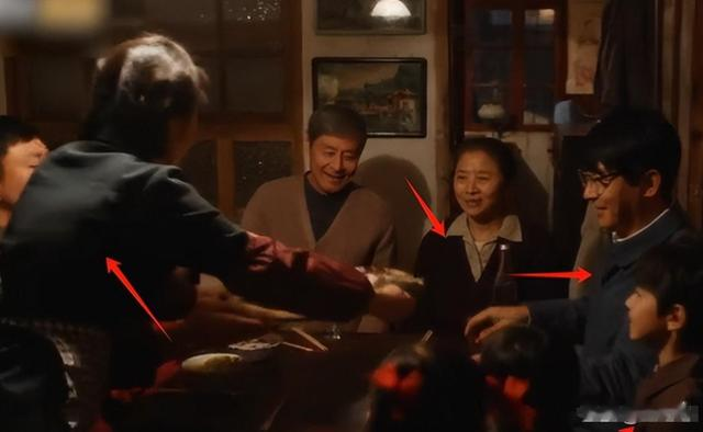 浓妆艳抹就不要演穷人了!让蒋欣和闫妮告诉你,什么叫“真穷人”