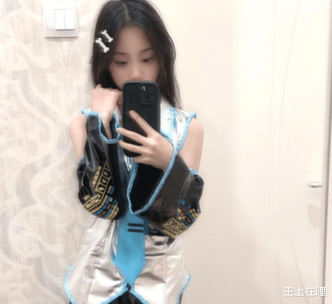 11岁甜馨被骂翻！cos初音未来引争议，道歉后注销账号