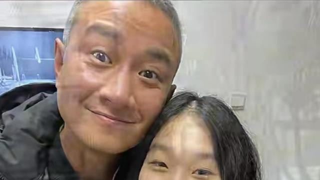 39岁文章与新女友近照曝光，女方酷似姚笛，比马伊琍更年轻漂亮