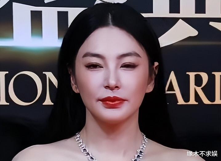 搜狐这一夜：蒋欣瘦了，徐艺洋遮小腹，任嘉伦压轴曝娱乐圈现实！