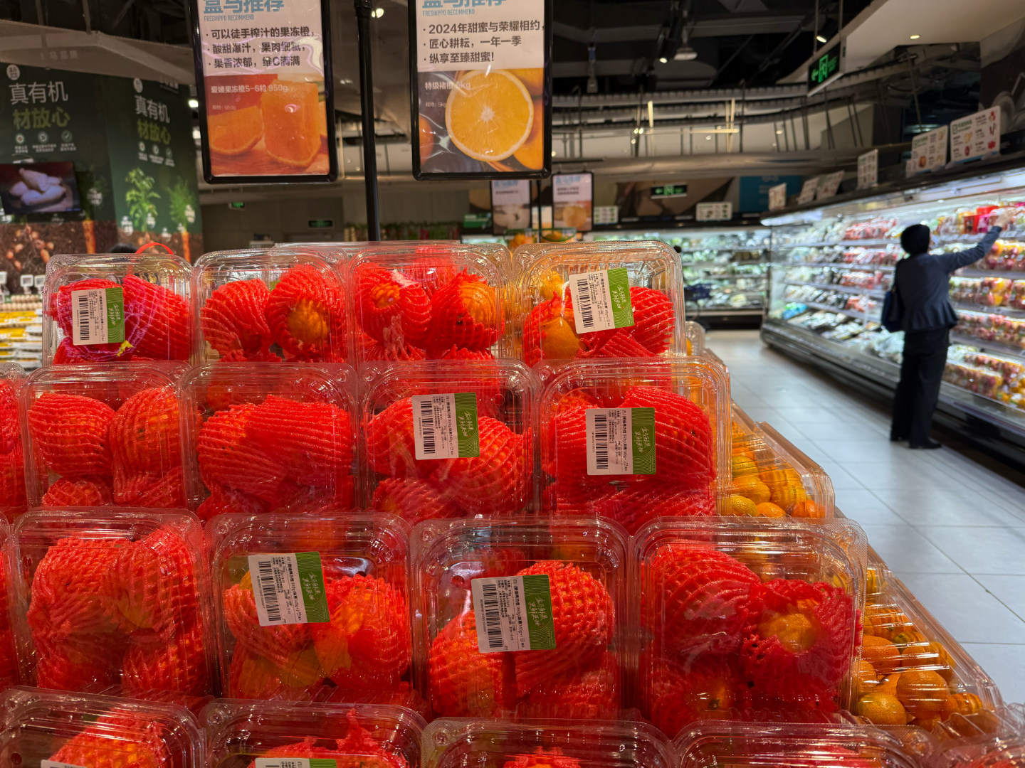 华为Mate 70红枫原色强得飞起,手机影像再攀高峰!