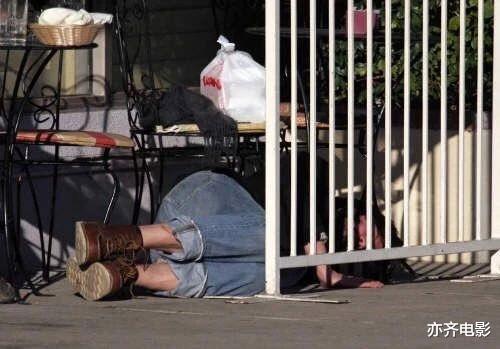 基努·里维斯7大神奇瞬间：睡街头、穿旧衣鞋?完全没有明星架子