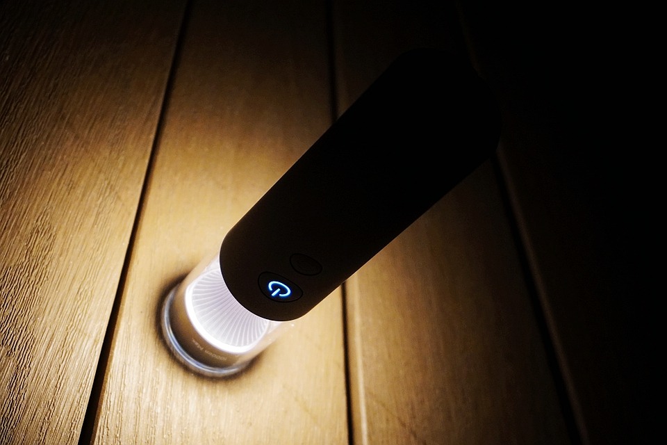 米家手电筒再升级轻量化多功能加持，颜值靓眼实用之选